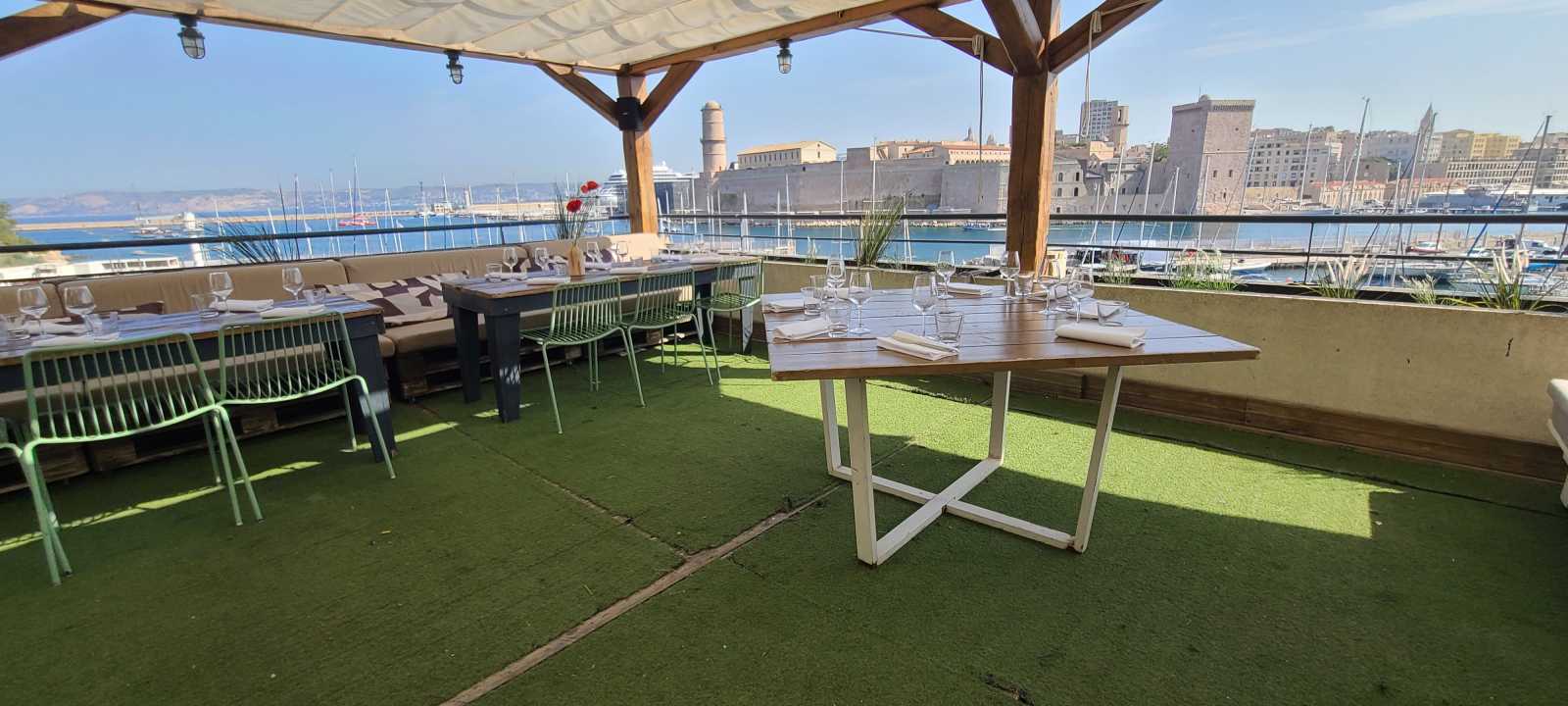 Rooftop Rowing Club Restaurant in Marseille - 2