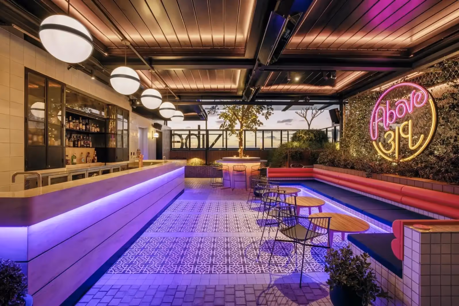 Rooftop Above 319 in Sydney - 2