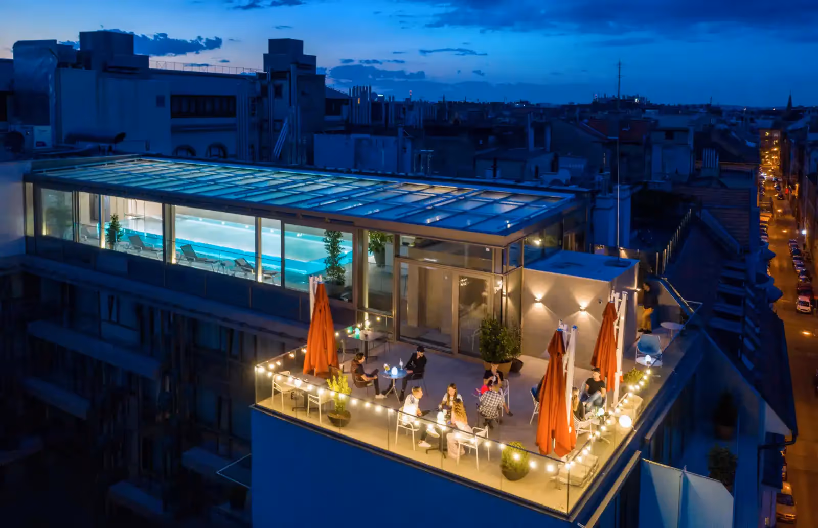 Rooftop Cortile Sky Bar & Pool in Budapest - 1