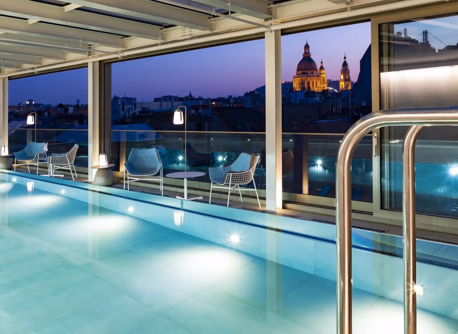 Rooftop Cortile Sky Bar & Pool in Budapest - 2