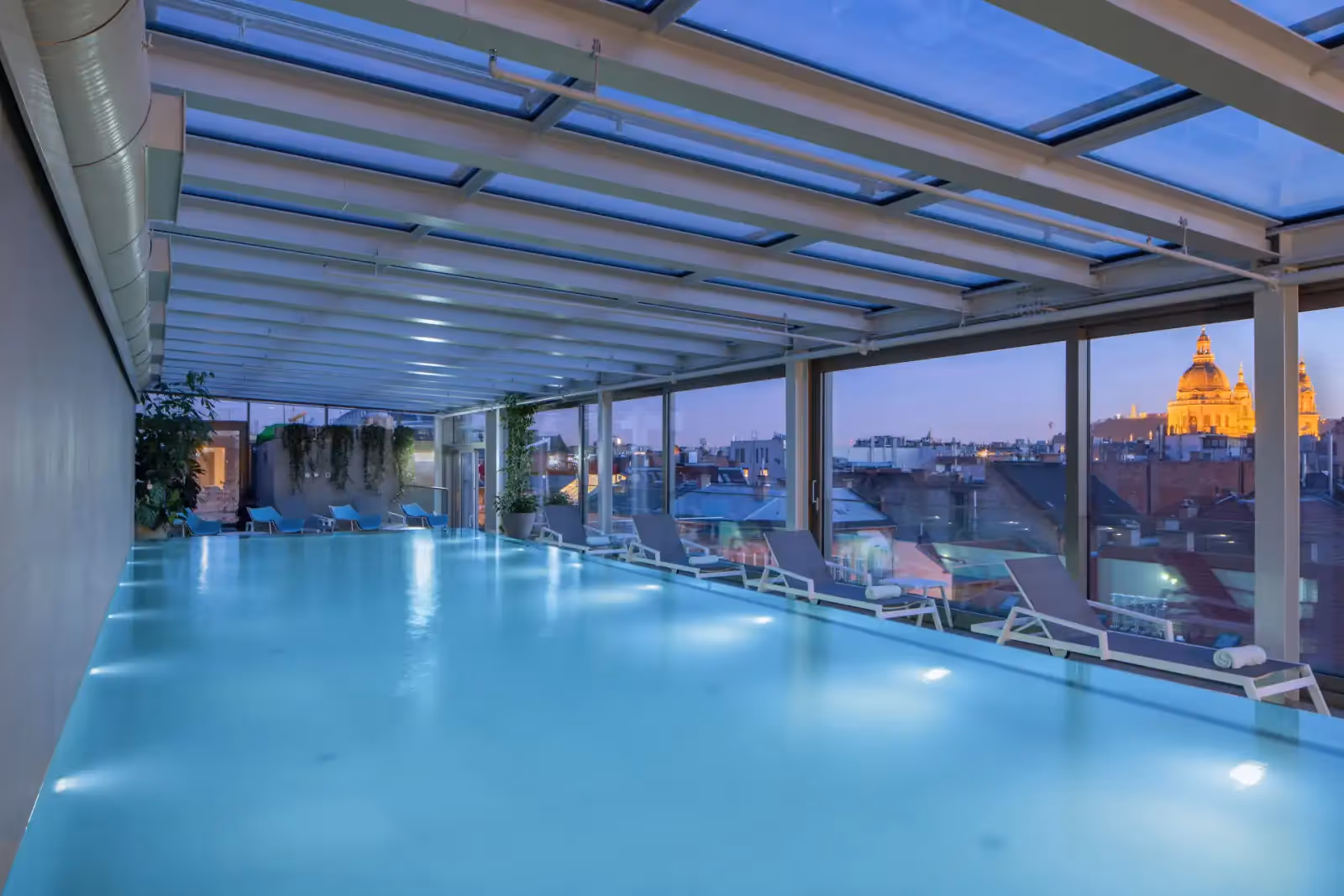 Rooftop Cortile Sky Bar & Pool in Budapest - 3