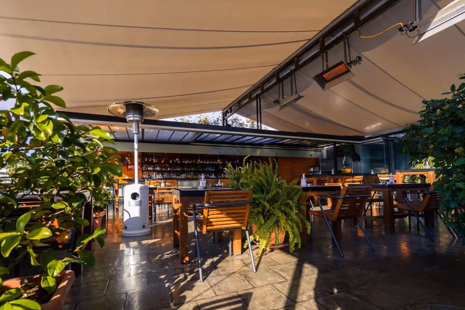 Rooftop Couleur Locale in Athen - 2