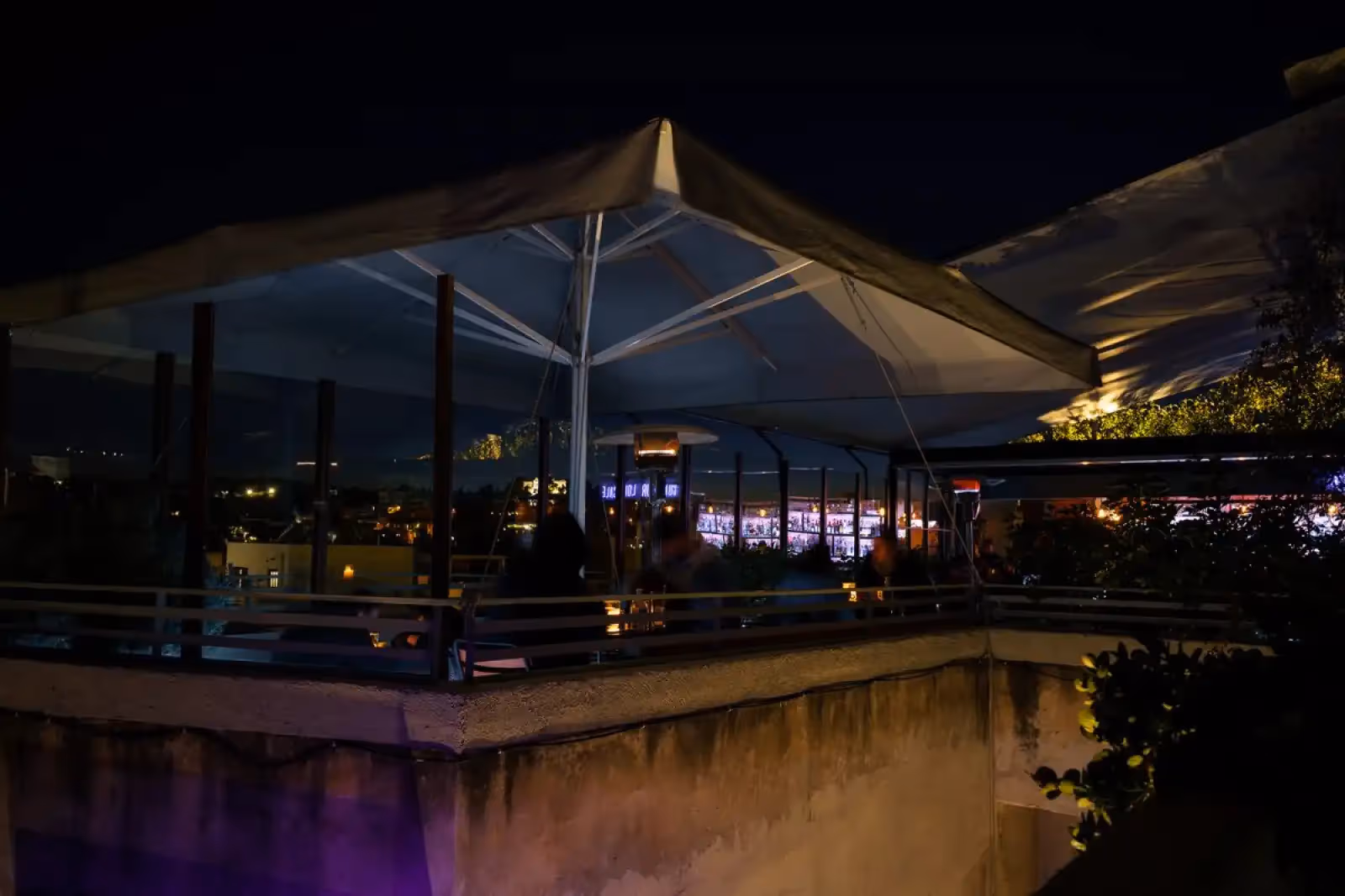 Rooftop Couleur Locale in Athen - 3