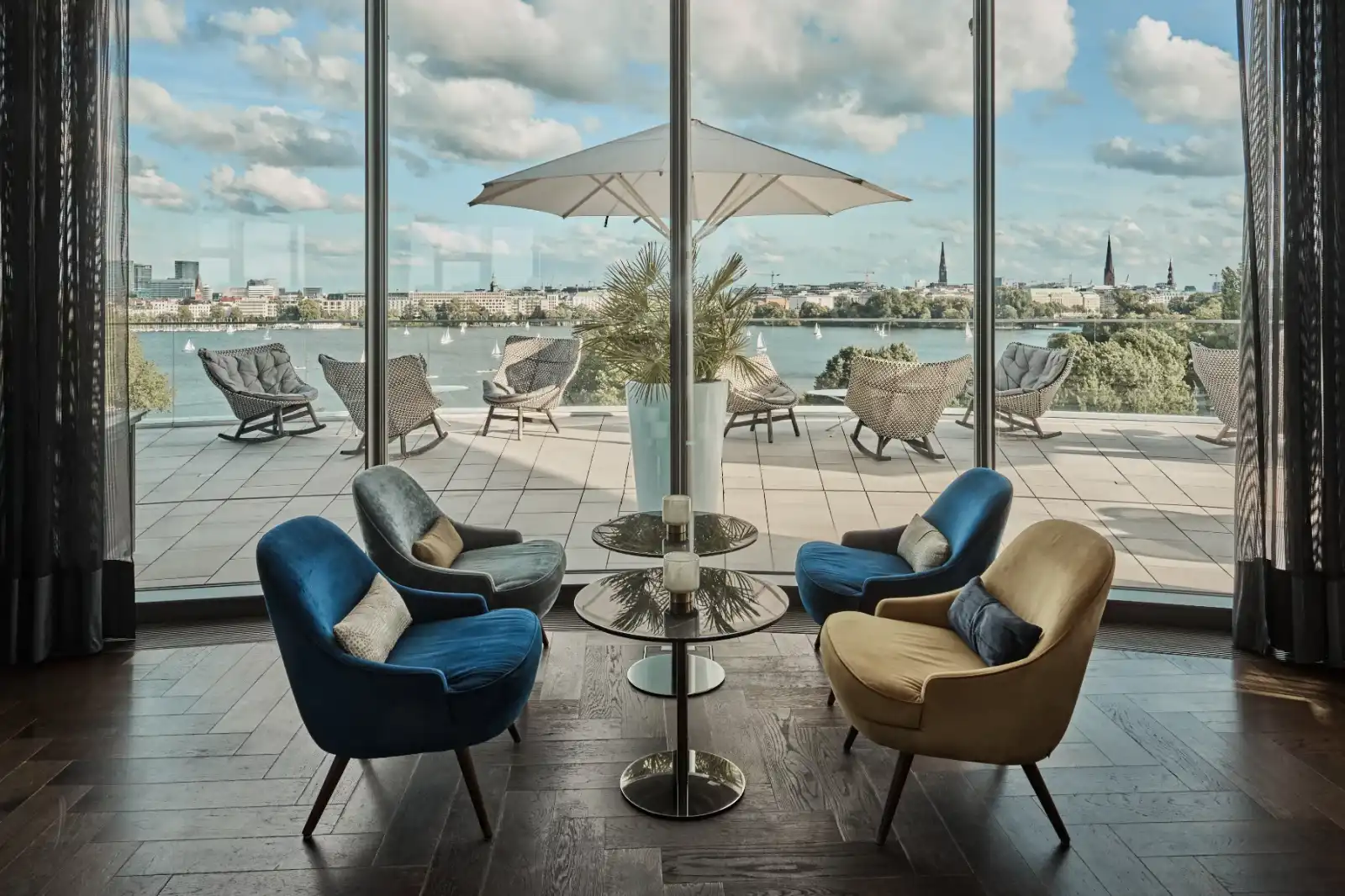 Rooftop Fontenay Bar in Hamburg - 1