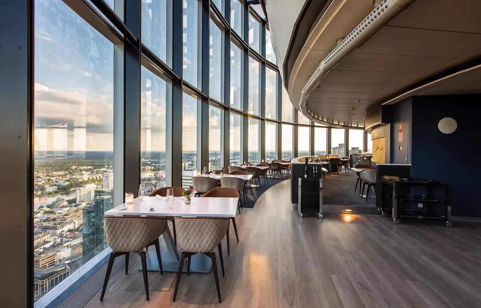 Rooftop Main Tower Restaurant & Lounge in Frankfurt - 1