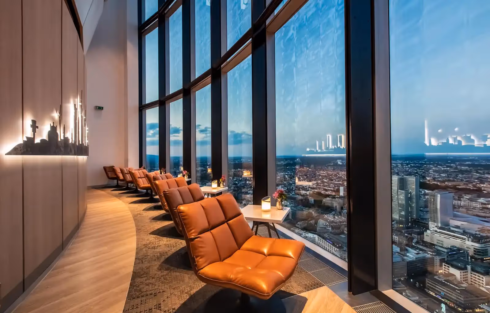 Rooftop Main Tower Restaurant & Lounge in Frankfurt - 2