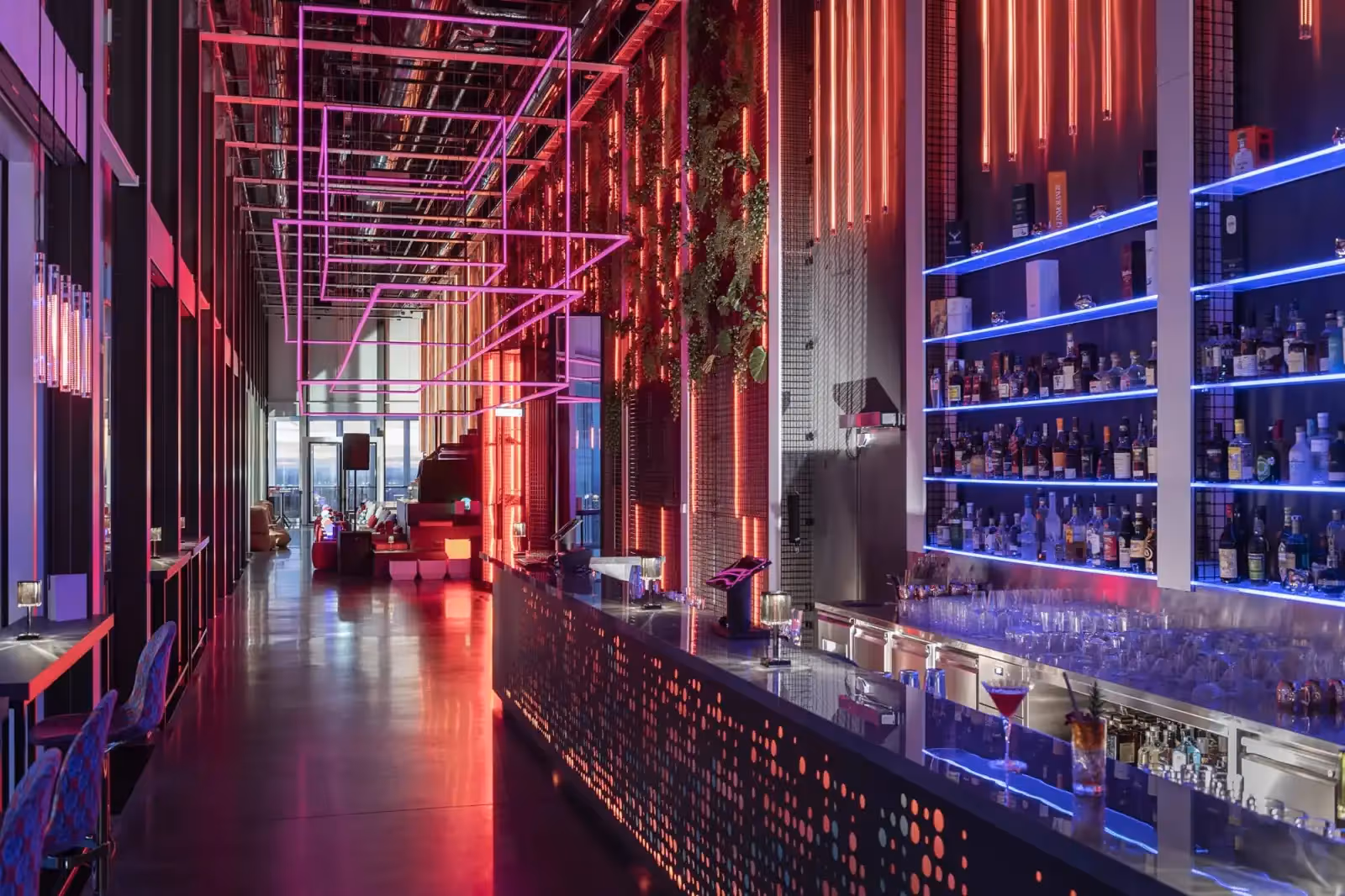 Rooftop NFT Skybar in Frankfurt - 3