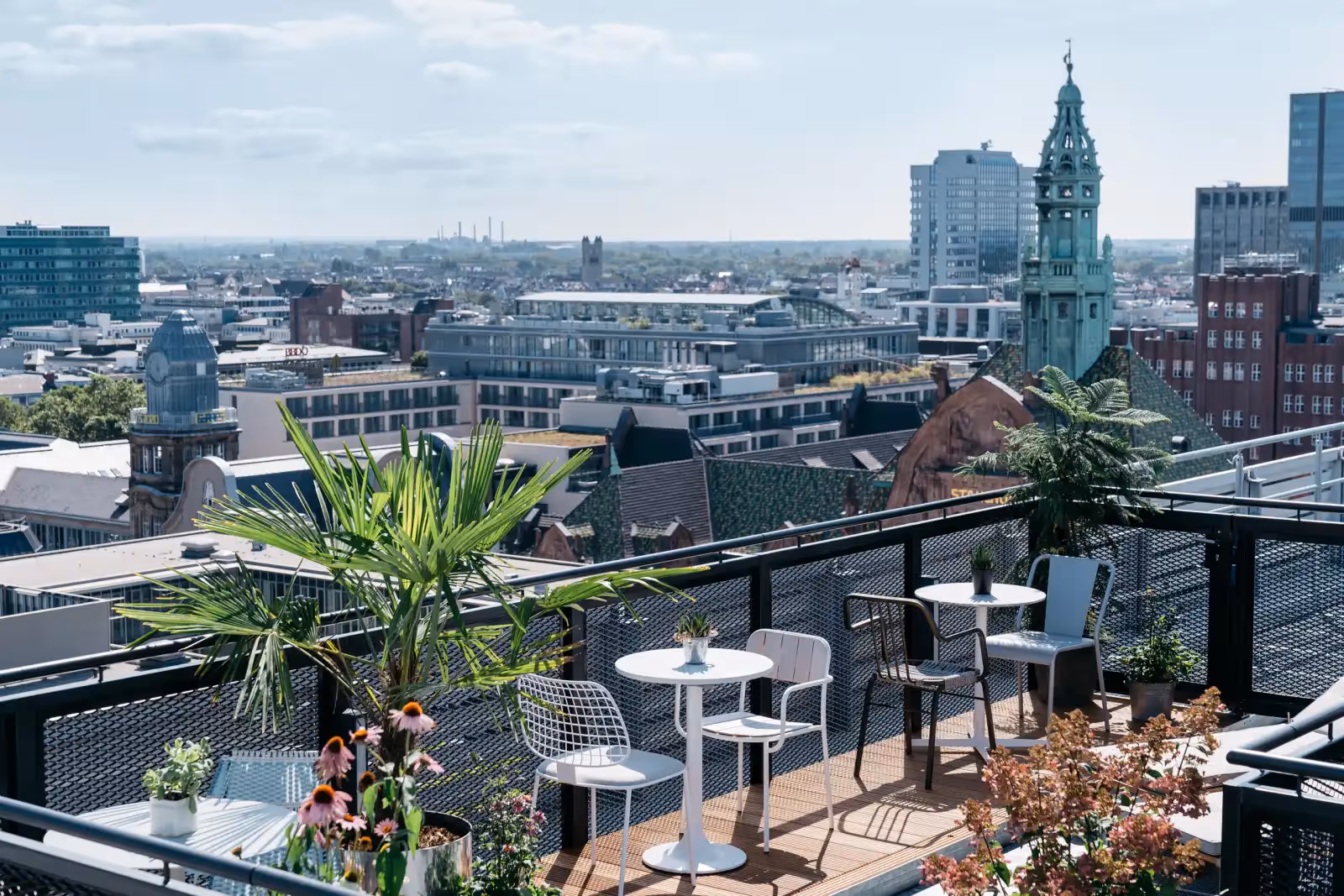 Rooftop Observatory Bar in Düsseldorf - 1