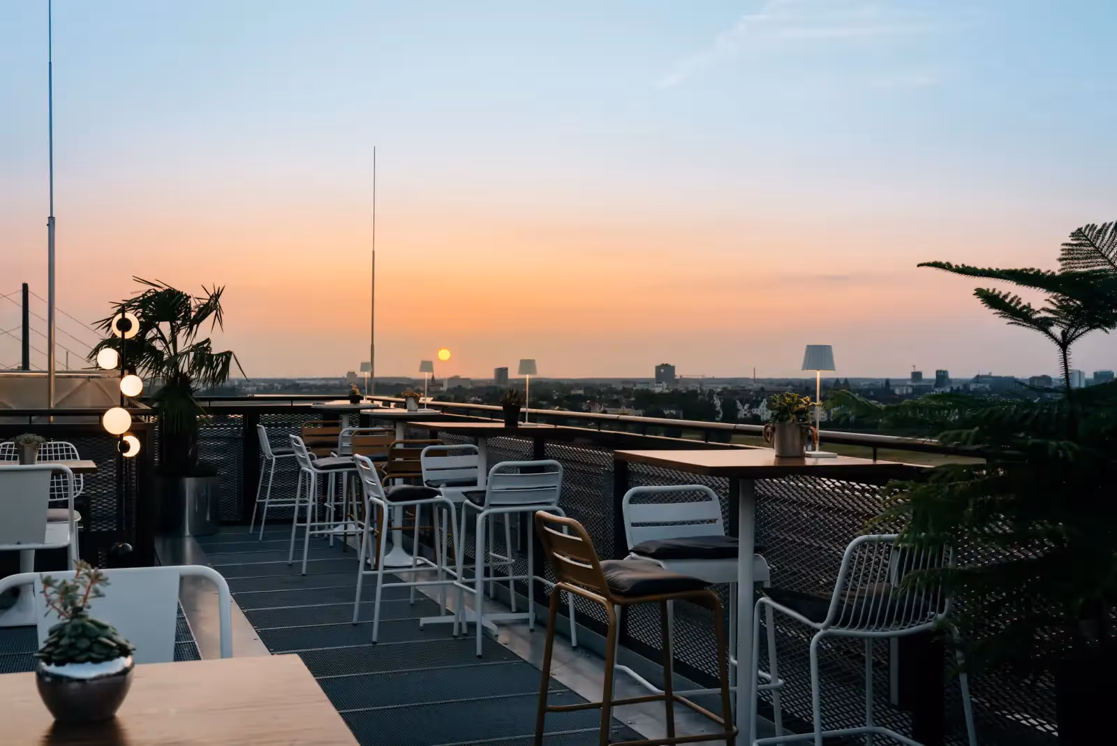 Rooftop Observatory Bar in Düsseldorf - 2
