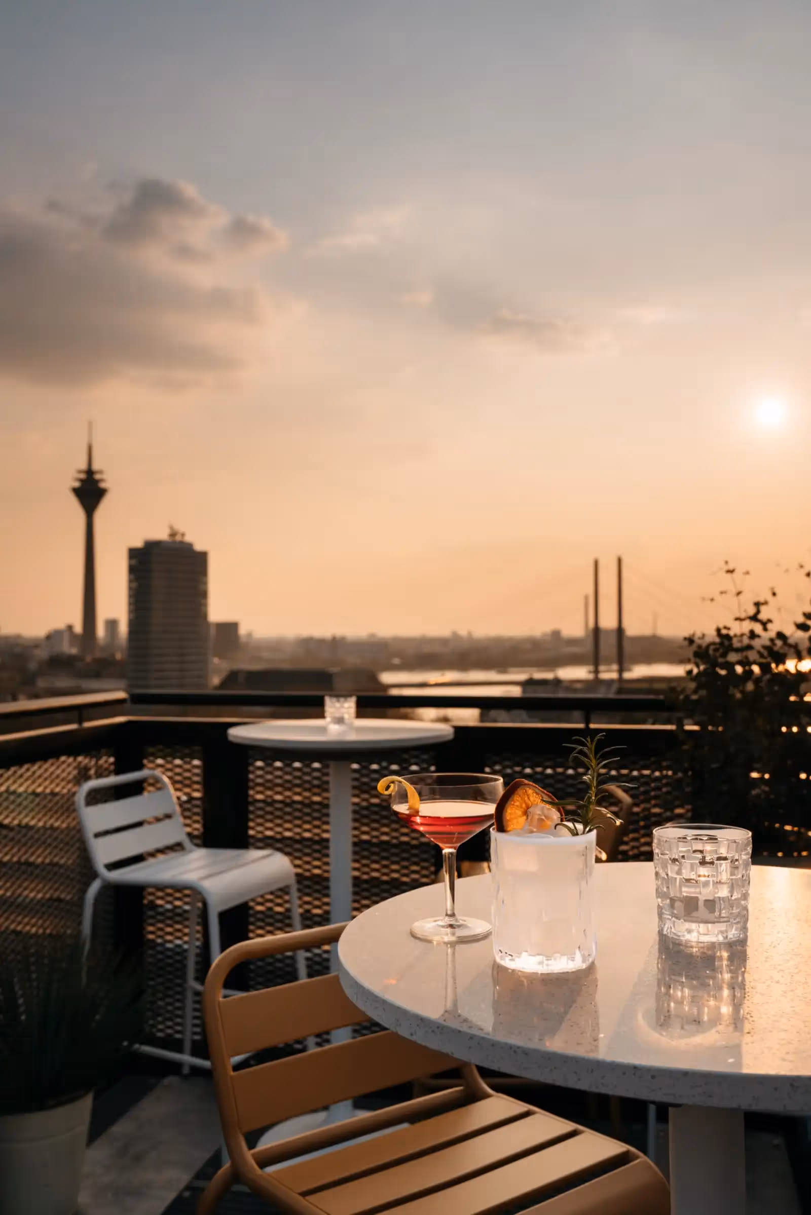Rooftop Observatory Bar in Düsseldorf - 5