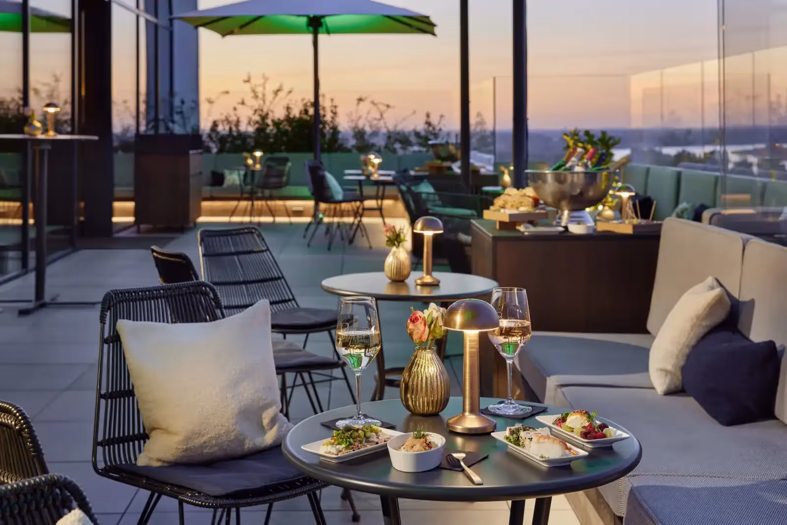 Rooftop Otto's Skybar in Düsseldorf - 1