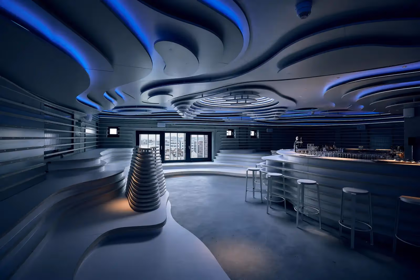 Rooftop RoofDrop Bar in Hamburg - 1