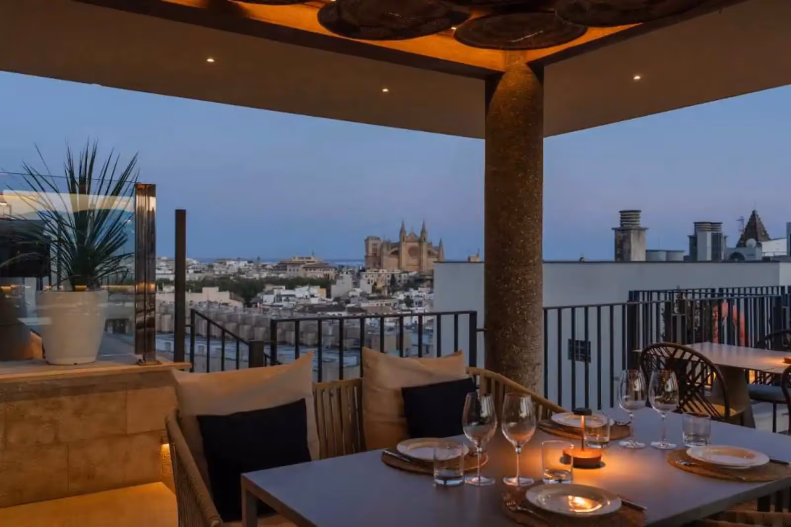 Rooftop Sky Bar Saratoga in Palma de Mallorca - 1