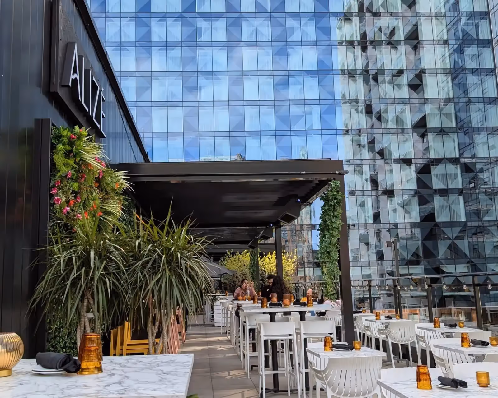 Rooftop Terrasse Alizé in Montreal - 1