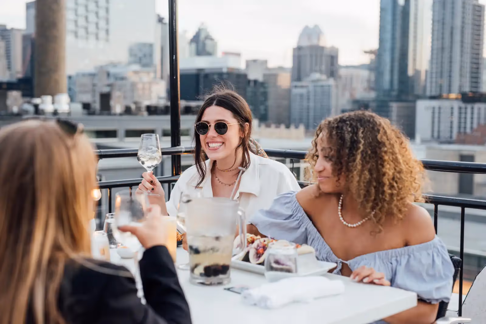 Rooftop Terrasse Place d'Armes in Montreal - 1