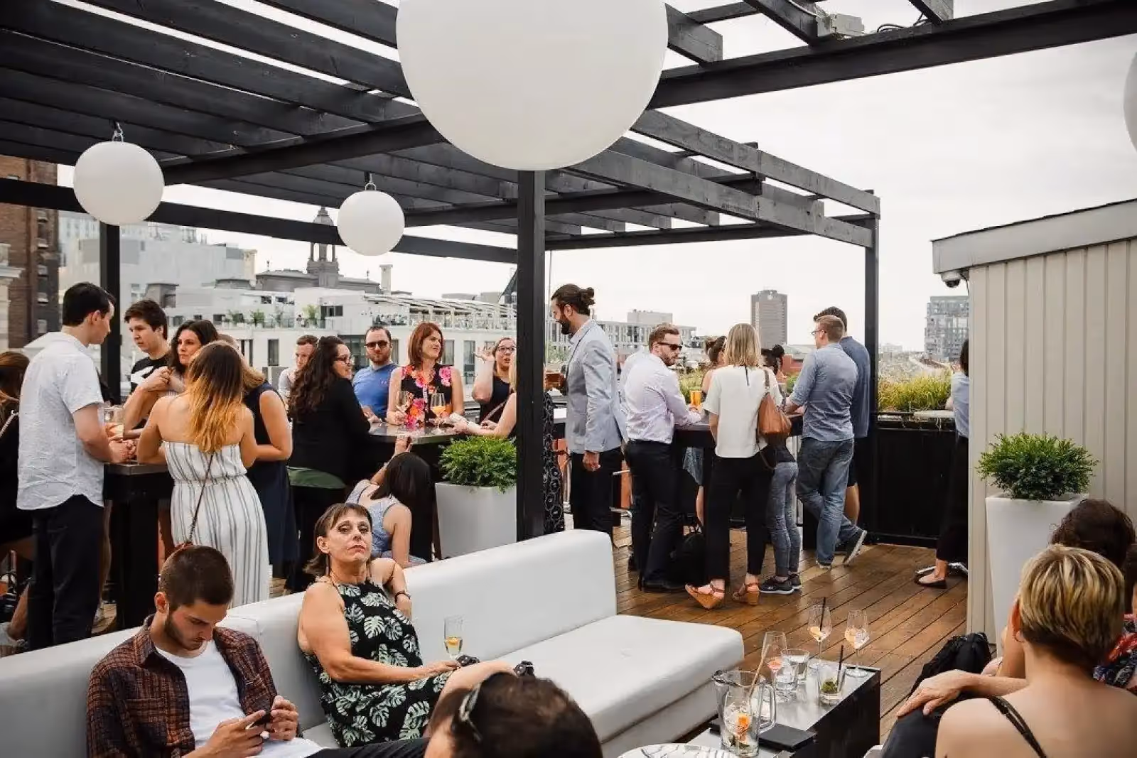 Rooftop Terrasse sur l'Auberge in Montreal - 2