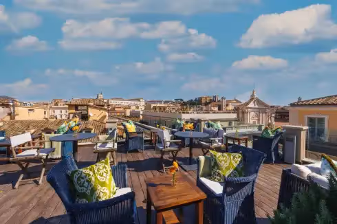 Jim's Rooftop Bar Rom
