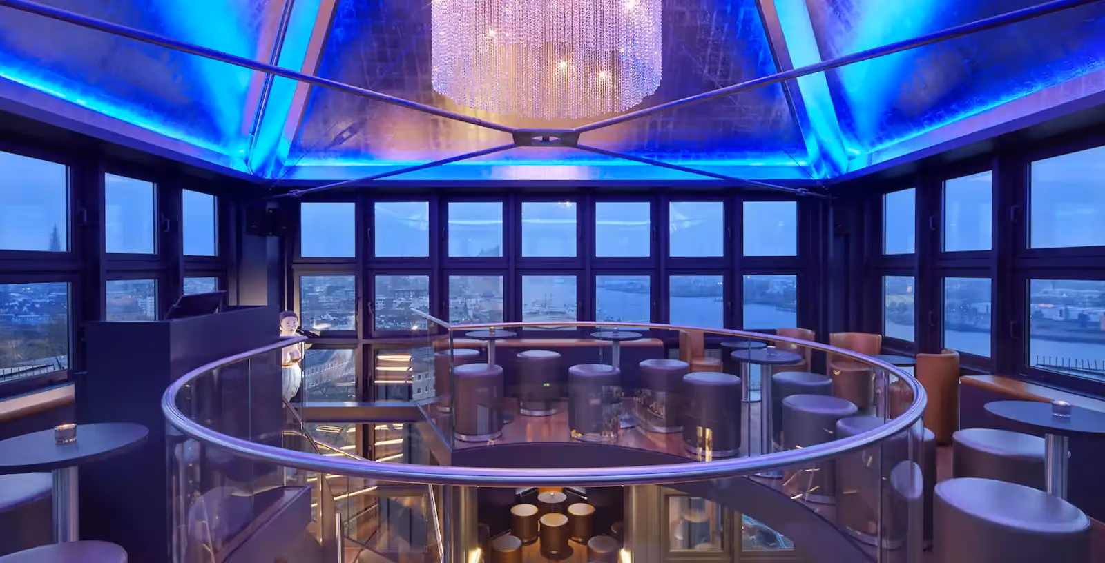 Rooftop Tower Bar in Hamburg - 1