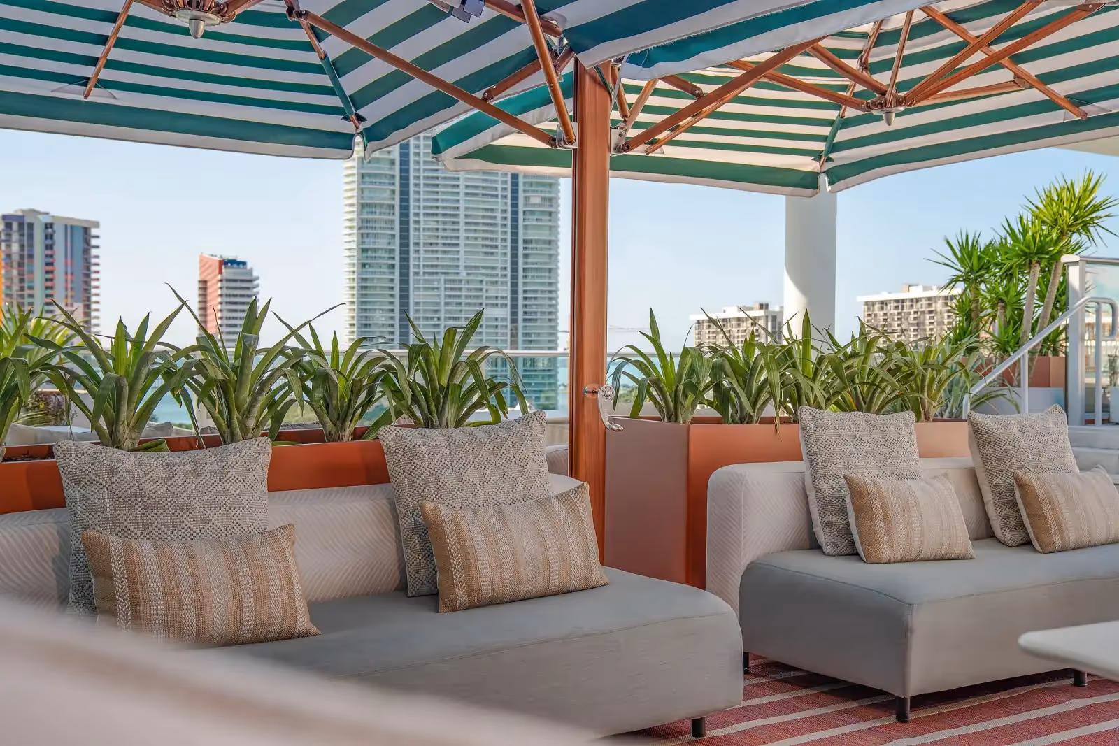 Vista Rooftop Bar in Miami - 2