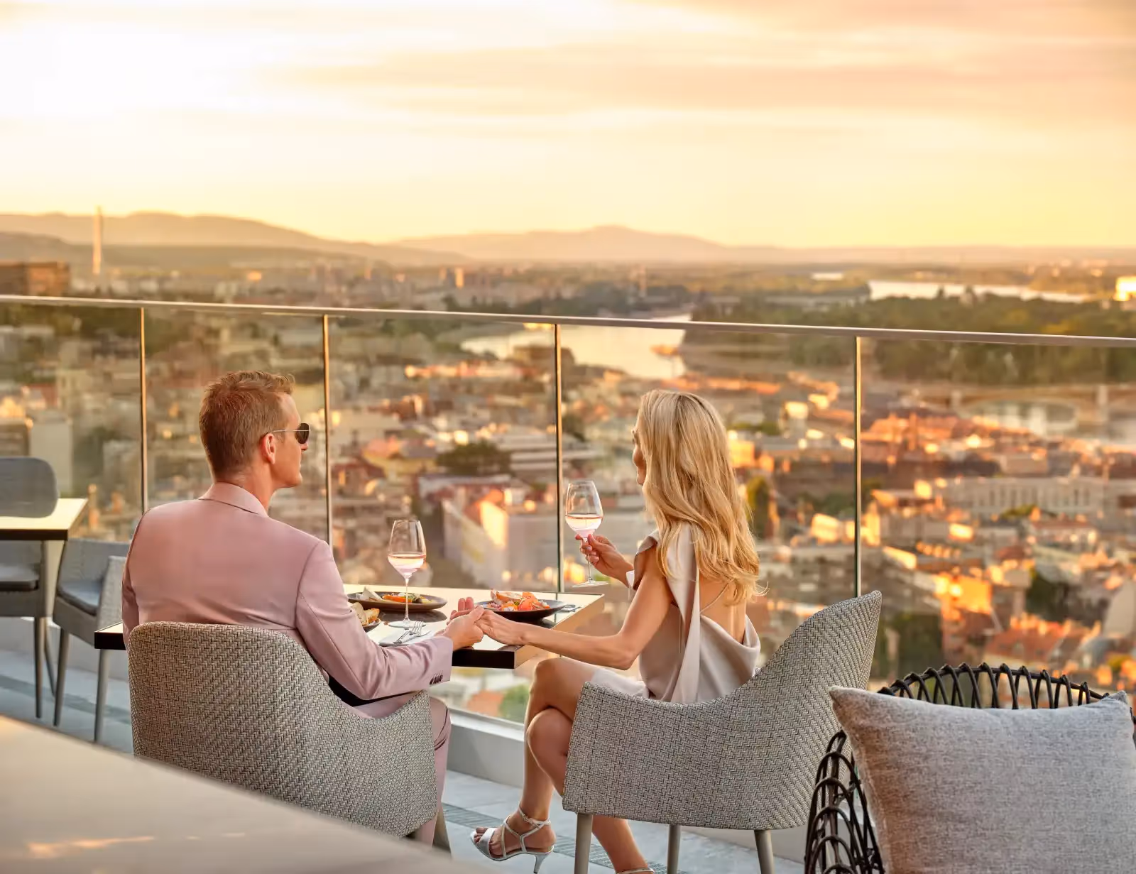Rooftop White Raven Skybar & Lounge in Budapest - 1